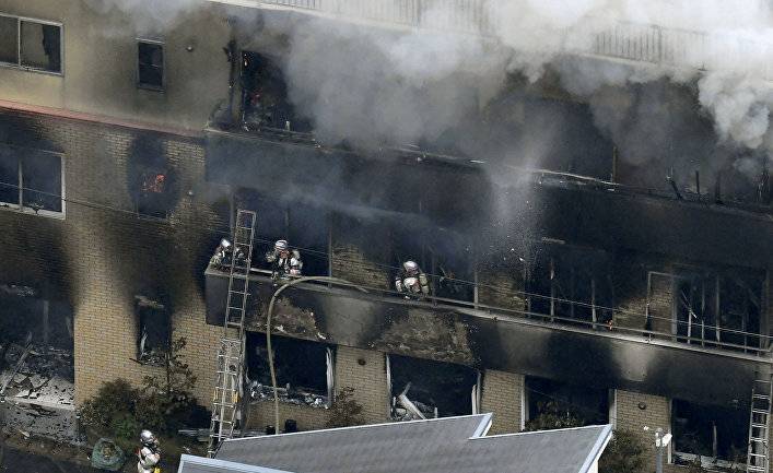 Нихон кэйдзай (Япония): поджог в киотской студии аниме? 33 жертвы, арестован 41-летний мужчина - inosmi.ru - Киото