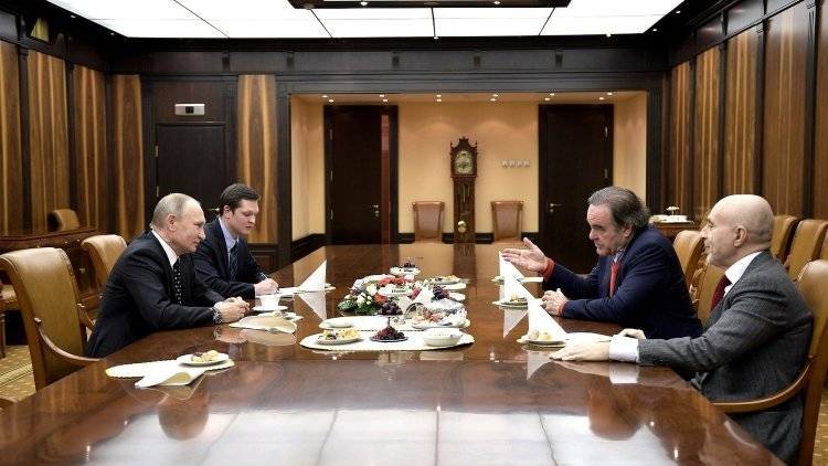 Владимир Путин - Оливер Стоун - Путин считает неизбежным сближение России и Украины - polit.info - Москва - Россия - США - Украина - Киев