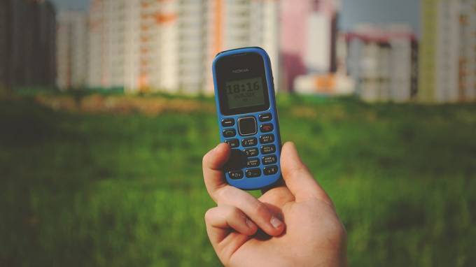 Петербургские "полицейские" продали ветерану за 20 тысяч рублей телефон для связи со спасателями - piter.tv - Россия - Ленинградская обл. - Санкт-Петербург