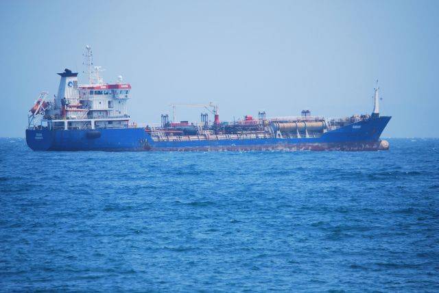 Экипаж танкера Stena Impero останется на борту до конца следствия - aif.ru - Москва - Англия - Иран - Саудовская Аравия - Эмираты - Бендер-Аббас