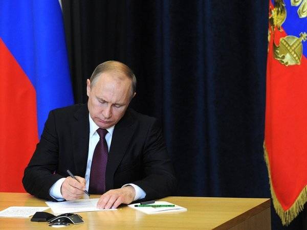 Владимир Путин - Вячеслав Володин - Путин подписал закон об упрощении подтверждения инвалидности - polit.ru - Россия