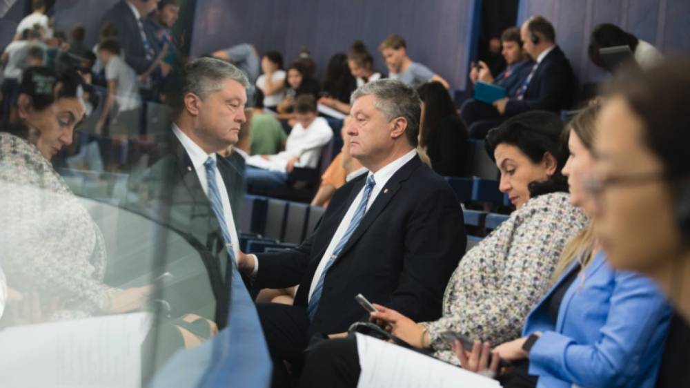 Петр Порошенко - Екатерина Гандзюк - Олег Волошин - Михаэль Галер - Порошенко не пустили в зал заседаний Европарламента, отправив его на галерку - riafan.ru - Украина - Германия