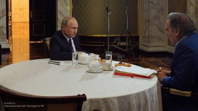 Владимир Путин - Виктор Медведчук - Мария Федорова - Оливер Стоун - Стоун попросил Путина принять участие в крещении его дочери - nation-news.ru - Россия - США - Украина - Магнитогорск
