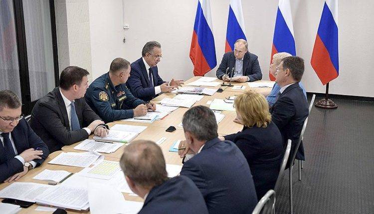 Владимир Путин - Евгений Зиничев - Путин раскритиковал ход работ по ликвидации последствий паводка - newtvnews.ru - Россия - Иркутская обл.