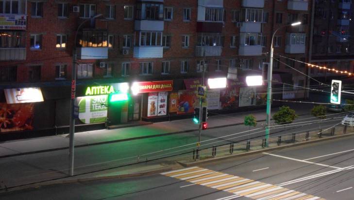 Жительница Брянска пожаловалась на уличный мрак в центре города - bragazeta.ru - Брянск - р-н Советский