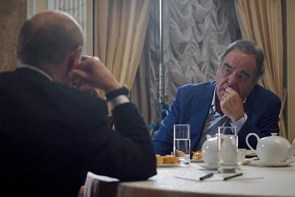 Владимир Путин - Дмитрий Медведев - Виктор Медведчук - Леонид Кучма - Оливер Стоун - Оливер Стоун попросил Путина стать крестным отцом его дочери - lenta.ru - Москва - Россия - США - Украина - Киев