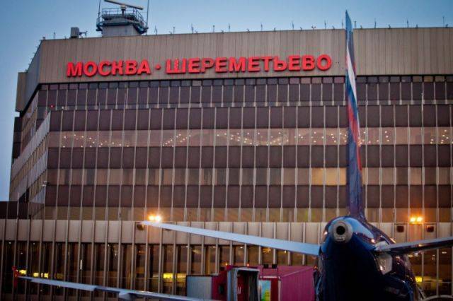 Появилось видео эвакуации из самолета в Шереметьево из-за задымления - aif.ru - Москва - Ереван