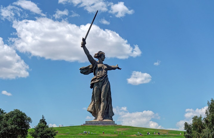 «Родина-мать зовет!»: зачем в СССР построили самую высокую статую в мире | Русская семерка - russian7.ru - Волгоград