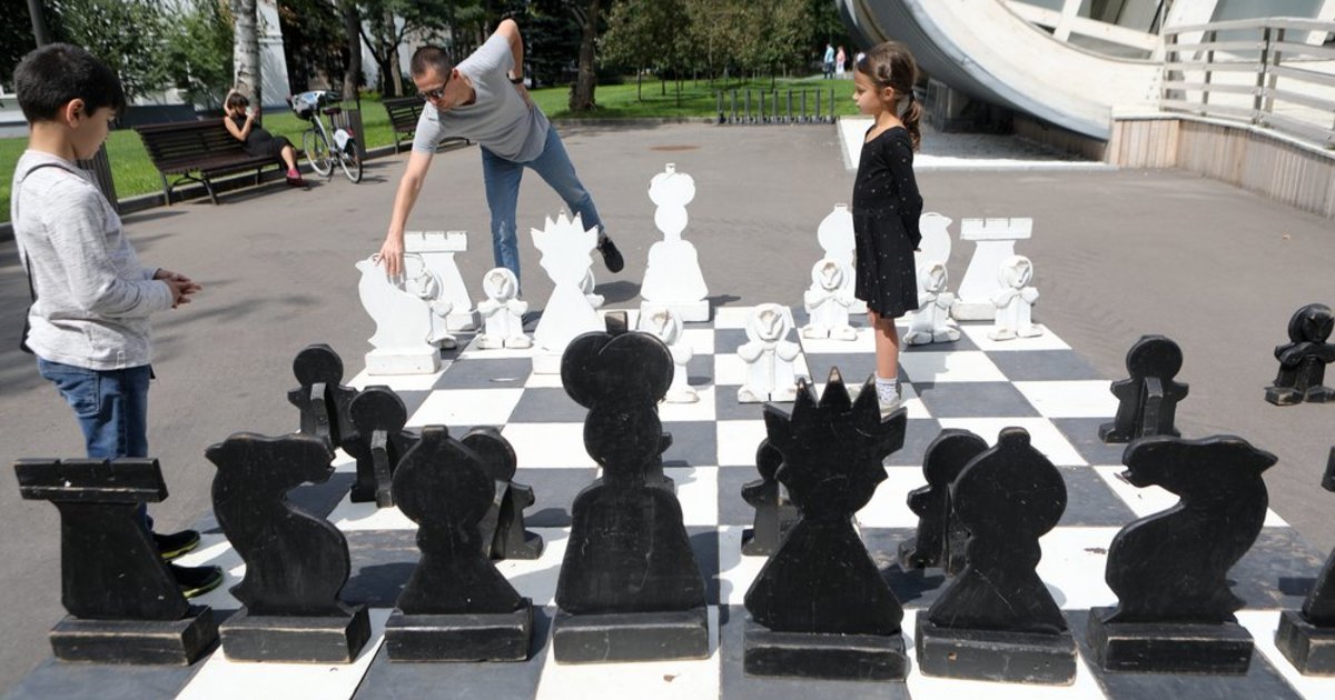 Льюис Кэрролл - День шахмат в Москве отметили 60 тысяч человек - moslenta.ru - Москва - Россия