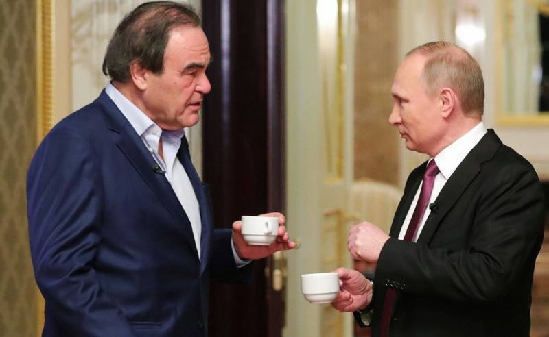 Владимир Путин - Виктор Медведчук - Оливер Стоун - Стоун попросил Путина стать крестным отцом его дочери - topcor.ru - Россия