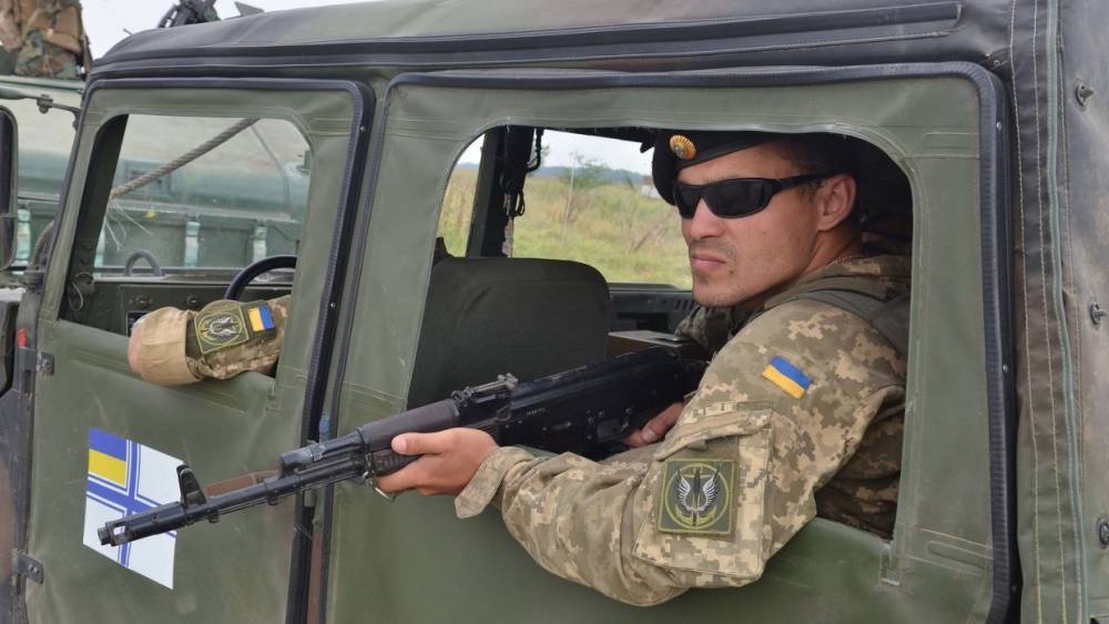 Даниил Безсонов - Три украинских силовика утонули вместе с БМД на учениях НАТО - riafan.ru - Украина - Киев - ДНР - ЛНР - Львовская обл.