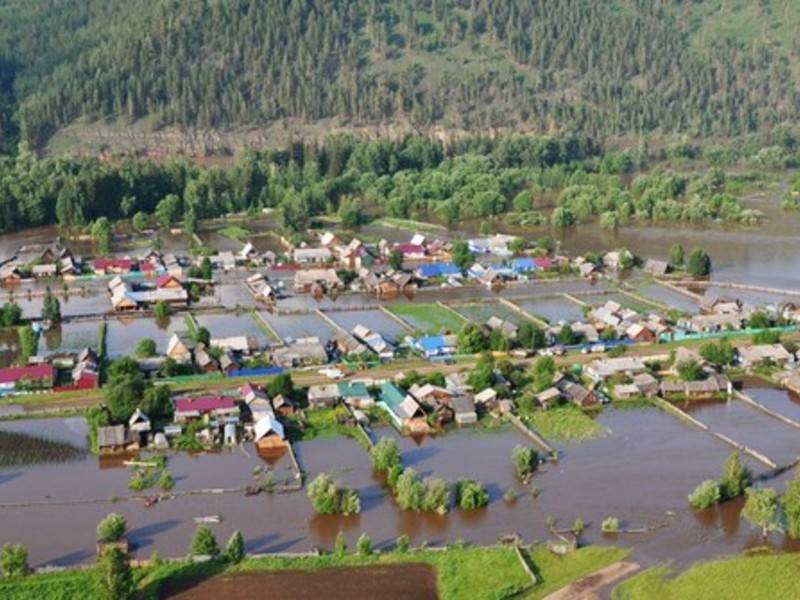 Сергей Левченко - МЧС назвало число оставшихся под водой домов в Иркутской области - news.ru - Иркутская обл. - Иркутск - Тулун