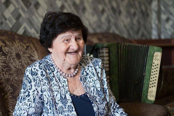 «Такого вы точно не видели»: «Танцующая бабушка» из Бурятии сплясала на своём 90-летии и опять стала звездой Интернета - infpol.ru - Россия - респ.Бурятия