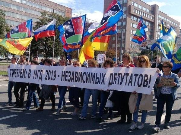 Алексей Навальный - Навальный призвал митингующих выйти к мэрии Москвы - polit.ru - Москва - Россия - Москва