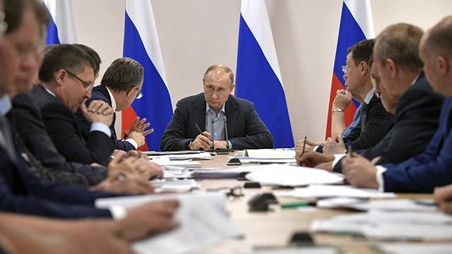 Владимир Путин - Путин: пострадавшим от паводка семьям надо помочь по количеству детей. РЕН ТВ - ren.tv - Россия - Иркутская обл. - Иркутск