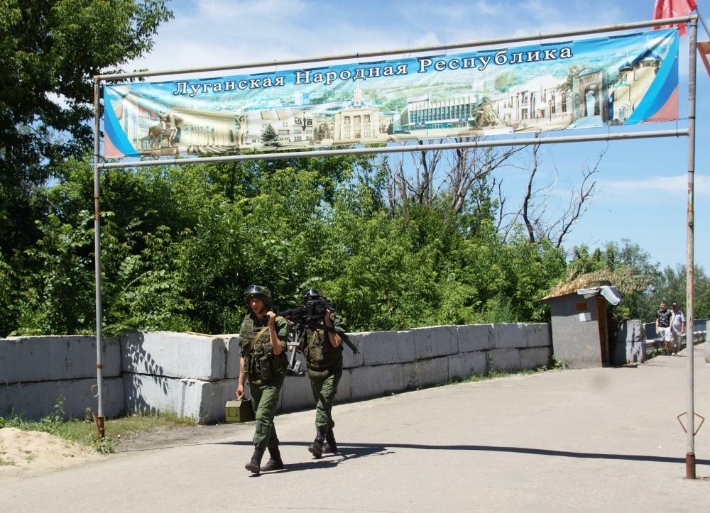 В Донбассе вступает в силу бессрочный режим прекращения огня. РЕН ТВ - ren.tv - Минск - ЛНР - Первомайск