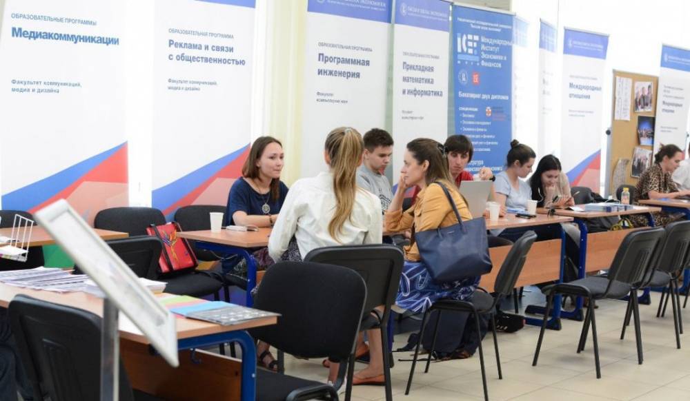 Высшее образование не приносит денег: российская молодежь отказывается учиться - readovka.news - Россия