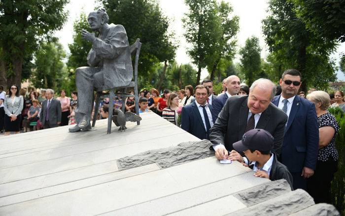 Армен Саркисян - Он был великим гражданином: президент Саркисян почтил память Соса Саркисяна - ru.armeniasputnik.am - Армения - Ереван