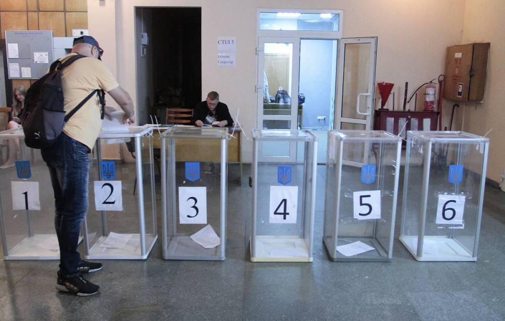 На Украине началось голосование на выборах депутатов Верховной рады - tass.ru - Россия - Украина - Киев - обл. Донецкая - Луганская обл.
