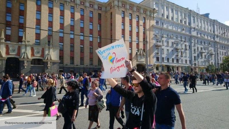 Владимир Шаповалов - Шаповалов считает, что флаги Украины и Грузии на митинге в Москве – не случайность - politros.com - Москва - Россия - Украина - Грузия