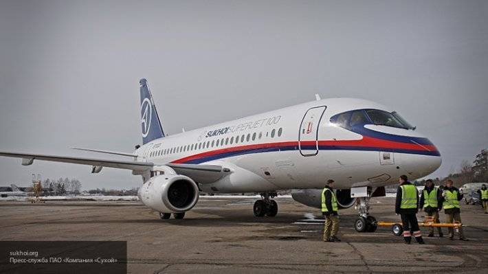 Во Владивостоке Sukhoi Superjet 100 совершил посадку с трещиной на стекле - newinform.com - Южная Корея - Германия - респ. Саха - Владивосток