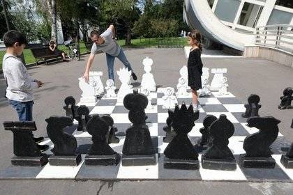 Льюис Кэрролл - День шахмат в Москве посетили 60 тысяч человек - lenta.ru - Москва - Россия