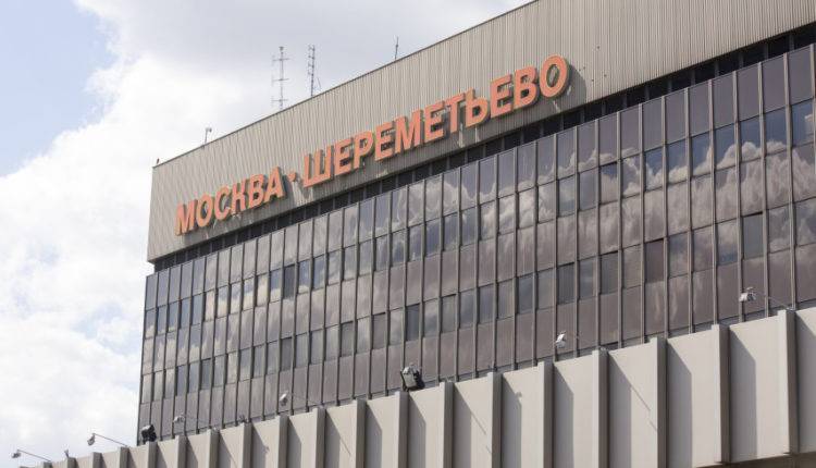 Названа причина задымления рейса Москва – Ереван - newtvnews.ru - Москва - Екатеринбург - Самара - Сургут - Ереван