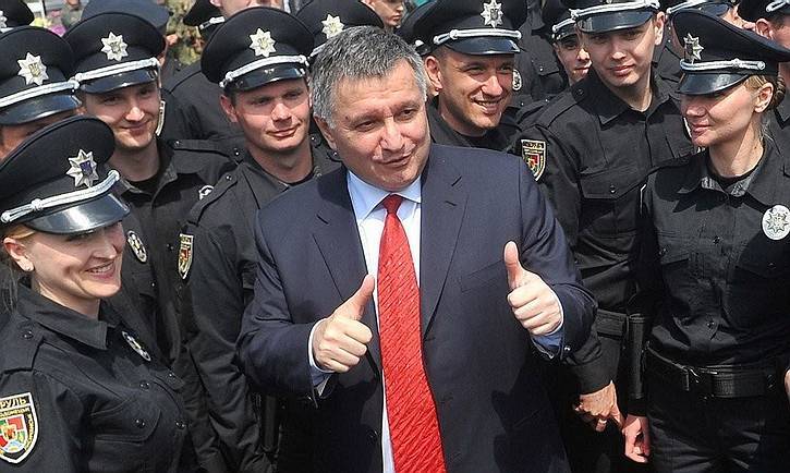Полицейских Авакова на выборах подкупили пирожками по 5 копеек - politnavigator.net - Днепропетровская обл. - Днепропетровск