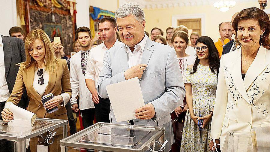 Петр Порошенко - Юлия Тимошенко - Порошенко проголосовал на выборах в Верховную раду Украины - iz.ru - Украина
