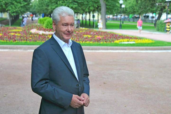 Сергей Собянин - Александр Ширвиндт - Сергей Собянин поздравил с юбилеем народного артиста Александра Ширвиндта - vm.ru - Москва - Россия - РСФСР