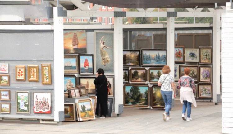 Сальвадор Дали - Московские художники продают свои полотна под открытым небом - newtvnews.ru - Москва