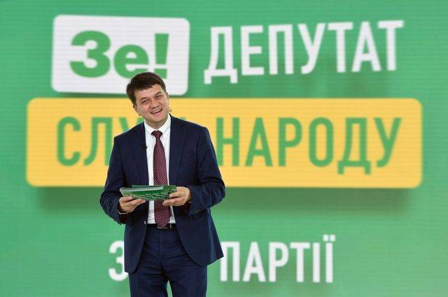Владимир Зеленский - Дмитрий Разумков - Андрей Парубий - Александр Корниенко - Партия Зеленского выбрала спикера Верховной рады - РБК - aif.ru - Украина