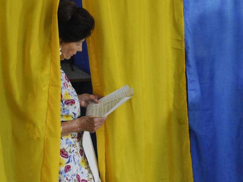 Петр Порошенко - Старушка съела избирательные бюллетени во Львове - news.ru - Украина
