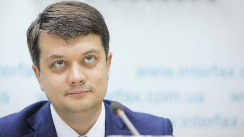 Владимир Зеленский - Дмитрий Разумков - Петр Порошенко - Святослав Вакарчук - Виктор Медведчук - Юлий Тимошенко - На друга Зеленского напали из-за помощи Путину - utro.ru - Россия - Украина