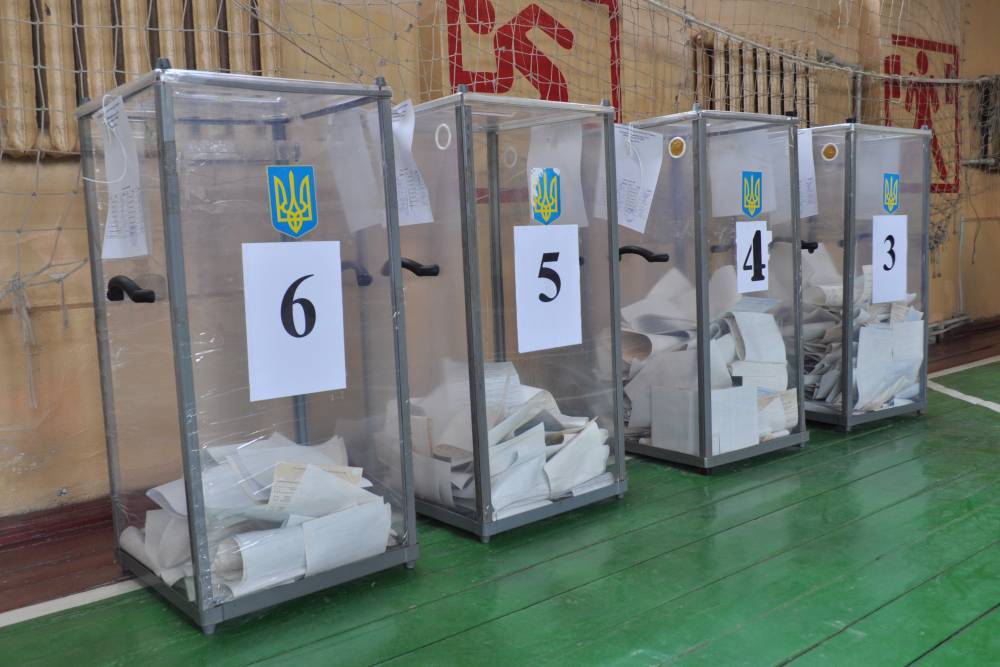 Владимир Зеленский - Петр Порошенко - Святослав Вакарчук - EXIT POLL: В Верховную раду проходят пять партий. РЕН ТВ - ren.tv - Украина