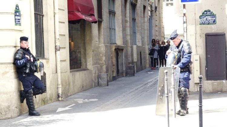 Вооруженные люди в масках устроили налет на торговый центр в Париже - polit.info - Париж