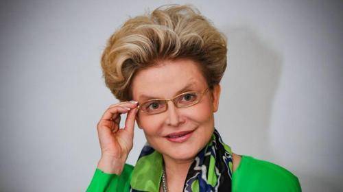 Елена Малышева - Безликая кукла! Фотоснимки молодой Малышевой поразили сеть - vistanews.ru