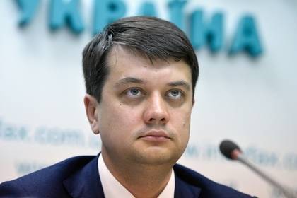 Владимир Зеленский - Дмитрий Разумков - Петр Порошенко - Святослав Вакарчук - Виктор Медведчук - Григорий Березкин - Юлия Тимошенко - Андрей Парубий - Александр Корниенко - Партия Зеленского выбрала спикера Верховной Рады - lenta.ru - Украина