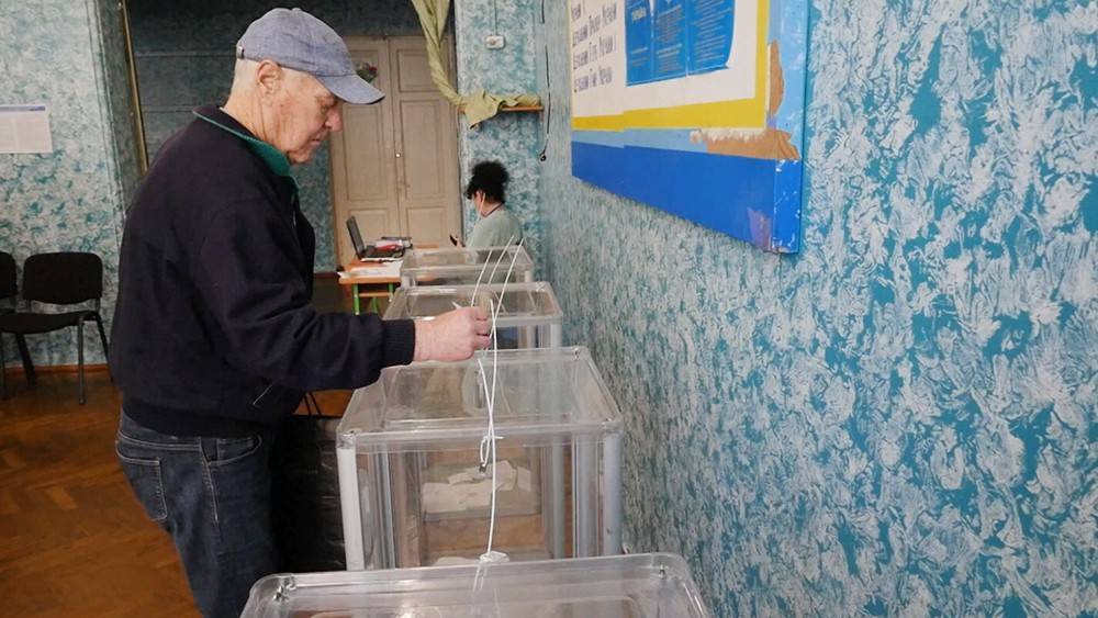 Владимир Зеленский - Петр Порошенко - Виктор Медведчук - Юрий Бойко - Юлий Тимошенко - На Украине открылись избирательные участки - tvc.ru - Россия - Украина - ДНР - ЛНР