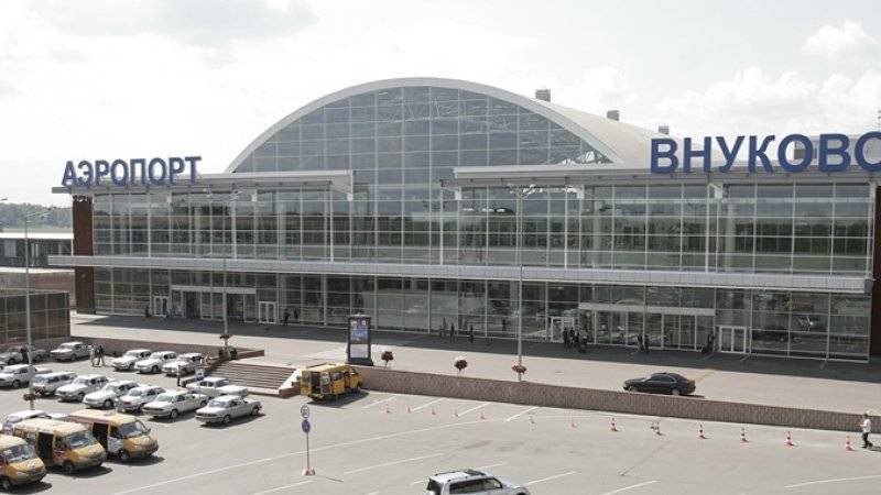 Пассажирский Boeing экстренно сел во «Внуково» из-за сообщения о возгорании - riafan.ru - Москва - Прага