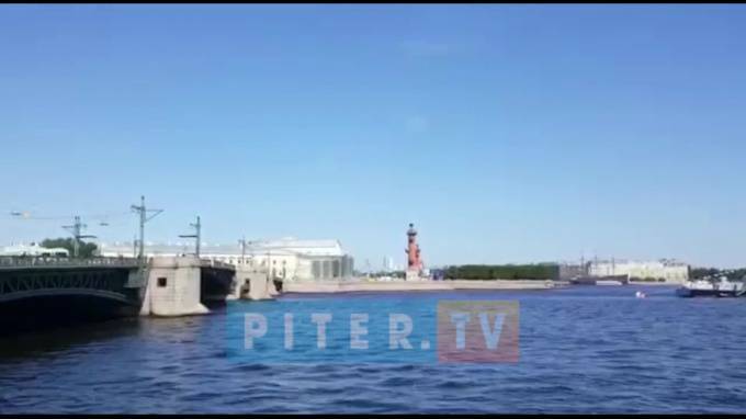 Видео: в Петербурге прошла репетиция парадного строя - piter.tv - Смоленск - Санкт-Петербург
