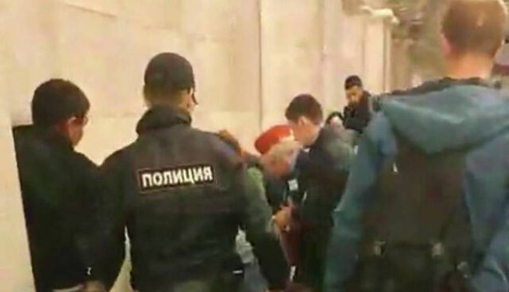 Напавшего с ножом на глухонемых пассажиров метро арестовали в Петербурге - m24.ru - Украина - Санкт-Петербург - респ. Дагестан