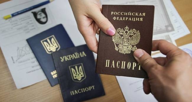 Владимир Зеленский - Владимир Путин - Александр Данилюк - В Киеве ищут способ помешать выдаче российских паспортов на Донбассе - eadaily.com - Москва - Россия - Украина - обл. Донецкая - Луганская обл. - Донбасс