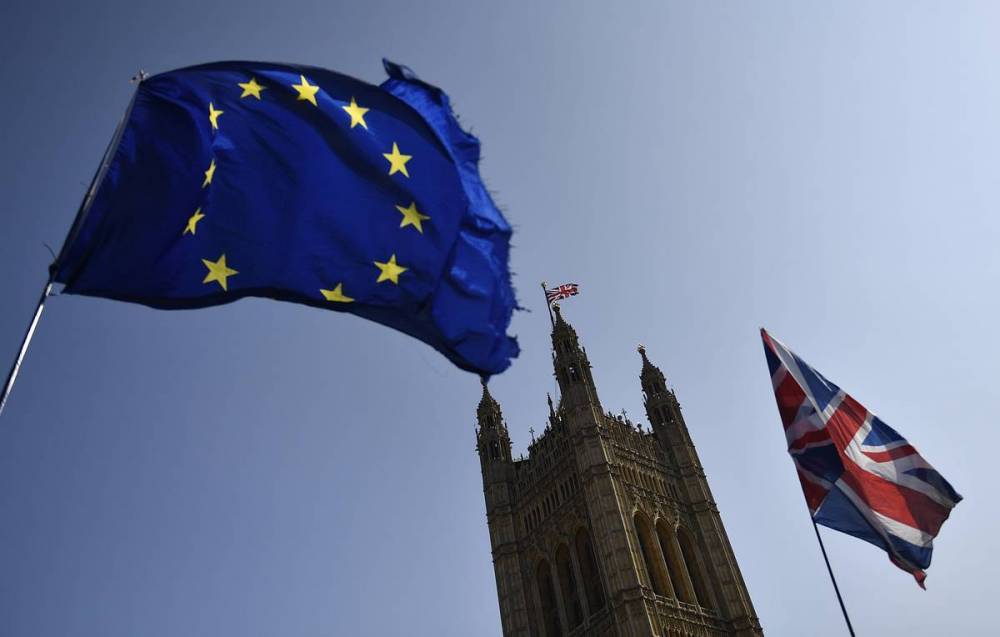 Times: ЕС готовит пакет помощи Ирландии для компенсации ущерба от жесткого Brexit - tass.ru - Англия - Брюссель - Ирландия
