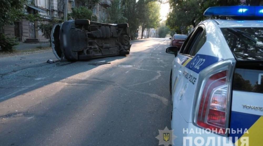 В Херсоне перевернулась машина, которая везла бюллетени - ru.slovoidilo.ua - Украина - Херсон - Херсонская обл.