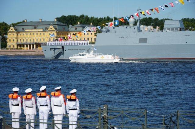 Николай Евменов - В Петербурге и Кронштадте прошла тренировка Главного военно-морского парада - aif.ru - Россия - Санкт-Петербург - Минск - Владикавказ - Североморск