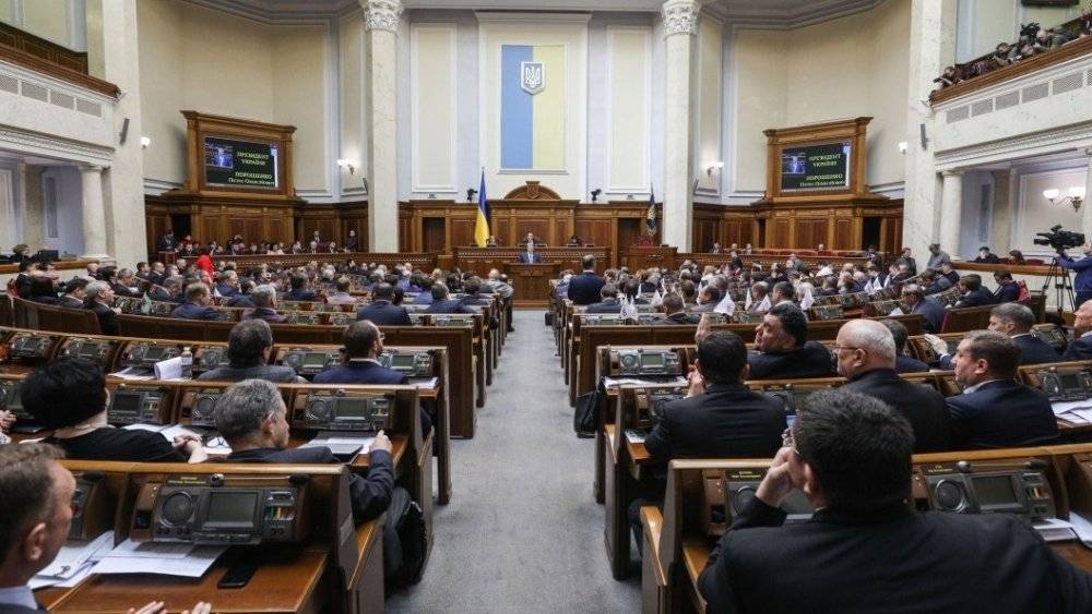 Владимир Зеленский - Петр Порошенко - Святослав Вакарчук - Руслан Бортник - В Киеве отреагировали на победу партии Зеленского на выборах в Раду - riafan.ru - Украина - Грузия