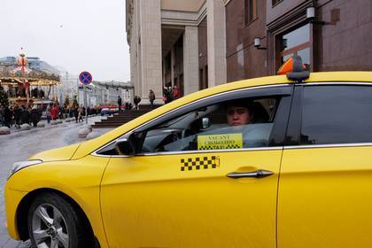Московский таксист украл у пассажира 55 тысяч рублей - lenta.ru - Москва - Россия - Новосибирск - Кубани