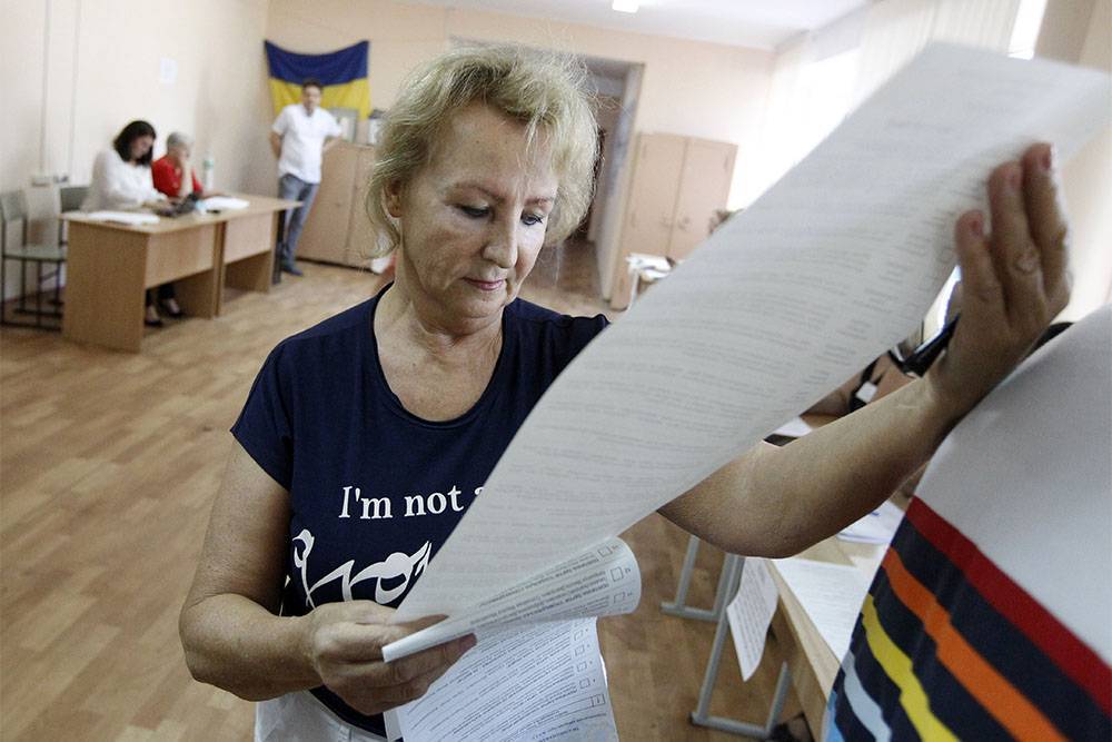 Петр Порошенко - Виктор Медведчук - Юрий Бойко - Экзитполы: на выборах в Раду партия Зеленского получила почти 45% - rtvi.com