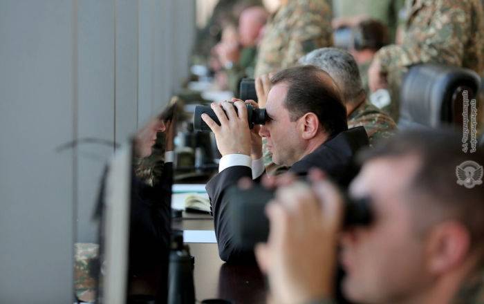 Давид Тоноян - Арцрун Ованнисян - Ожидаются "военные сюрпризы" - Давид Тоноян рассказал, когда поставят Су-30СМ - ru.armeniasputnik.am - Россия - Армения